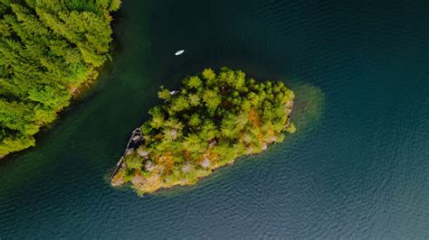 Gwaii Haanas National Park: Exploring the Serene Beauty of Canada's Remote Archipelago - Lake.com