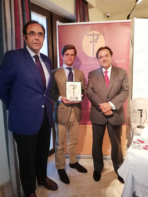 Tertulia Taurina El Porvenir Juli N L Pez El Juli Recibe El Premio