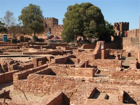 File:Silves castle - ancient capital of Algarve - The Algarve, Portugal ...