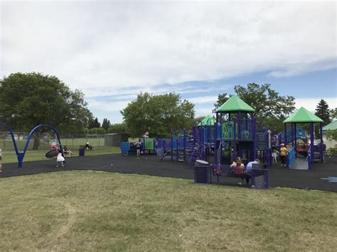 Mommy Connections Fave 5 Saskatoon Parks | Mommy Connections Saskatoon