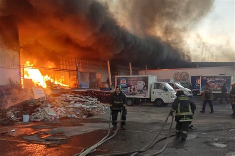 Videos Fuerte incendio consume bodega de San José Los Cerritos