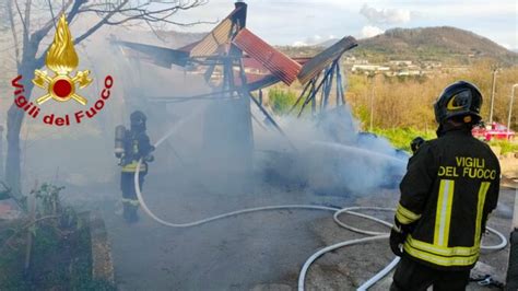 Montefredane Incendio Distrugge Deposito Agricolo