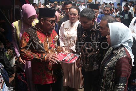 Pameran Umkm Bertajuk Manggurebe Di Ambon Antara Foto