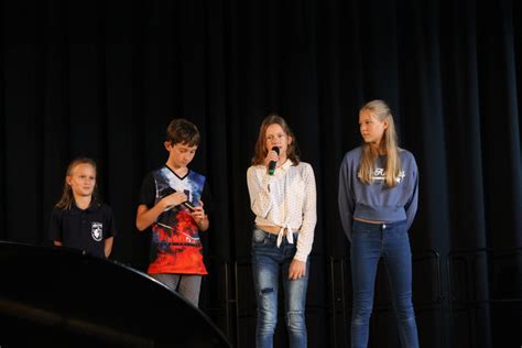 Aufnahme Der Neuen Sch Lerinnen Am Weinberg Weinberg Gymnasium