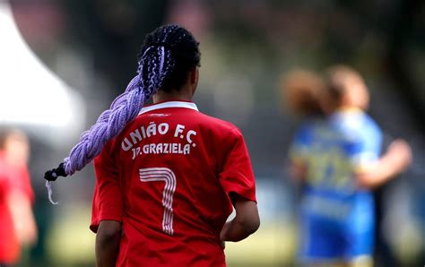 Da luta para sobreviver à busca pelo topo categoria feminina na