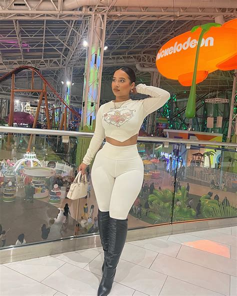 Caroline Castillo - Bio, Age, Height | Models Biography