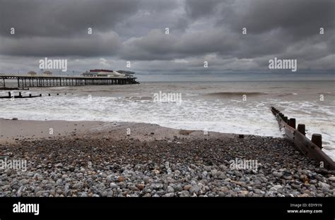 Uk Stormy Day Hi Res Stock Photography And Images Alamy