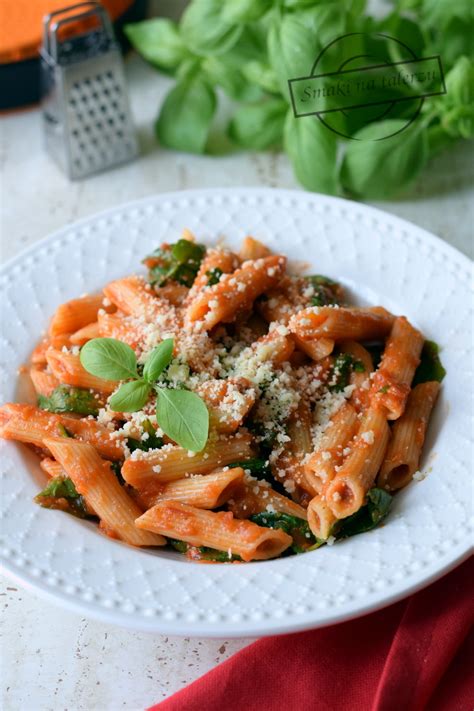 Penne Ze Szpinakiem W Pomidorowym Sosie Smaki Na Talerzu