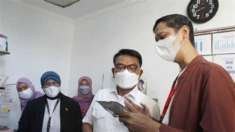 Peringatan Hari Aids Sedunia Kampanye Dan Sosialisasi Penggunaan Alat