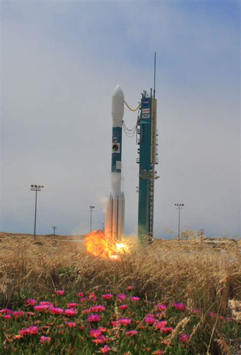 Spaceflight Now | Delta Launch Report | Delta 2 rocket launches from ...