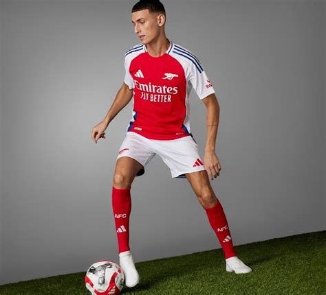 Nouveaux Maillots Arsenal Avec Adidas