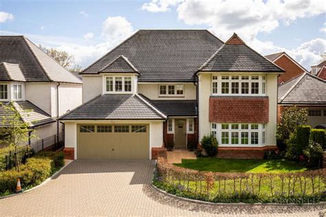 Pease Pottage Crawley RH11 4 Bed Detached House 850 000