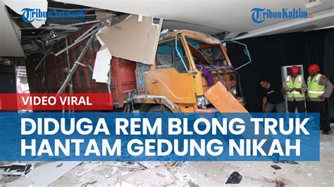 Diduga Rem Blong Begini Kronologi Truk Tronton Bermuatan Plastik