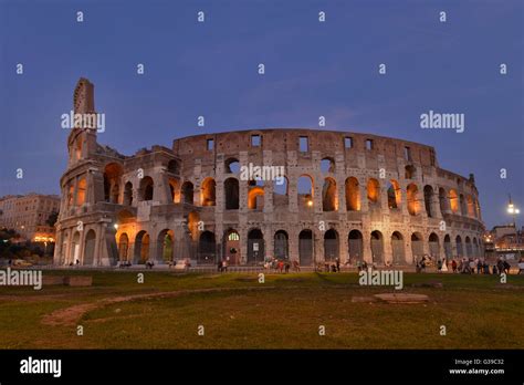 Kolosseum Piazza Del Colosseo Rom Italien Stock Photo Alamy