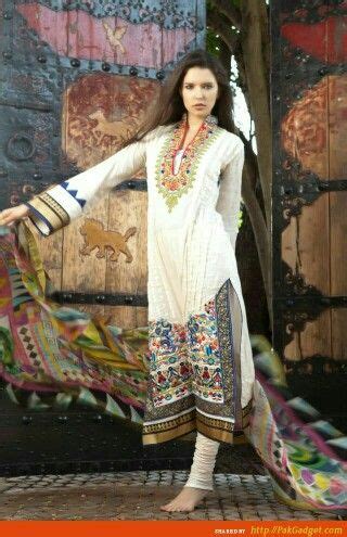 Pin By Ashna Mundhra On Suit Kurti Design Indian Fashion