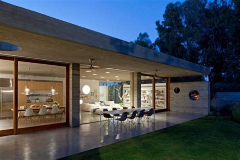 Casa De Concreto Aparente - Casa de concreto aparente com arquitetura atemporal.