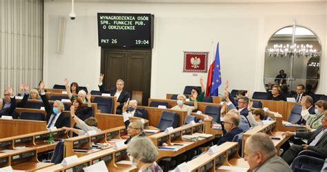 Zamieszanie Po G Osowaniu W Senacie Ko Popar O Poprawk Senatora Z Pis