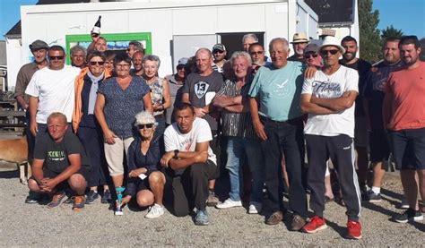 Locmaria Vingt et une doublettes au tournoi de pétanque Vannes