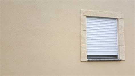 Rénovation de façade en enduit gratté et aspect pierre Sisteron Les