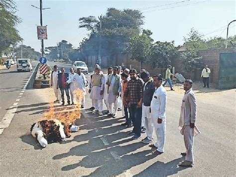 Farmers Burnt Effigy Of Cm Of Punjab And Handed Over Memorandum To