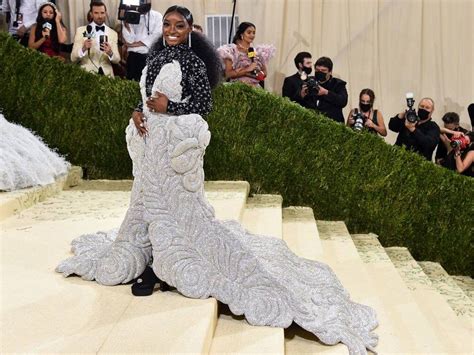 Simone Biles Stuns Met Gala 2021 In 40kg Gown Dress Took 100 People