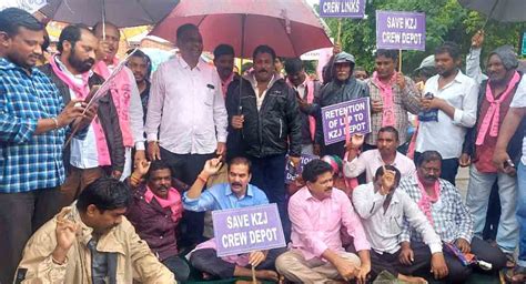 TRS steps up agitation for Kazipet CCC-Telangana Today