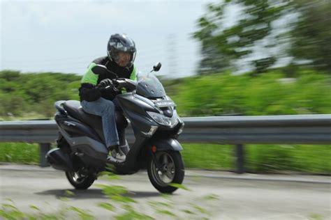 First Ride Suzuki Burgman Street Ex Desain Nyentrik Handling Pas