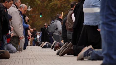 Primer Rosario Exclusivo De Hombres En La Argentina Fue Rezado En Público En Varias Plazas Del