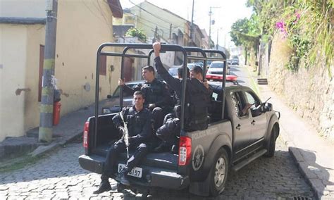 Pm De Upp Do Morro Da Coroa Perde As Duas Pernas Após Ataque De