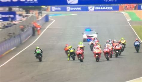 MotoGp Si Spengono I Semafori A Le Mans Ecco La Partenza Del Gran