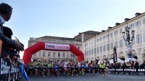 Mezza Maratona Di Torino Da Piazza San Carlo A Stupinigi Migliaia Di