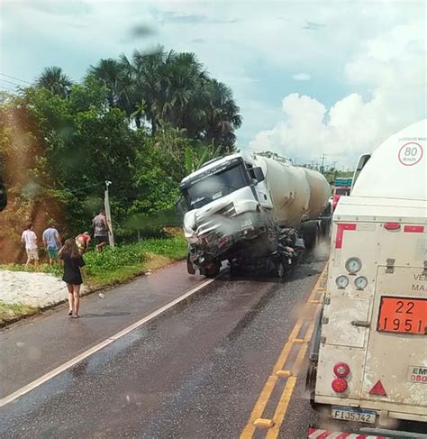 Fam Lia Morre Esmagada Por Carreta Na Br Veja O V Deo