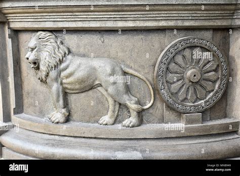 Stone Carving Of Lion And Wheel At A Park Inkerala India Stock Photo