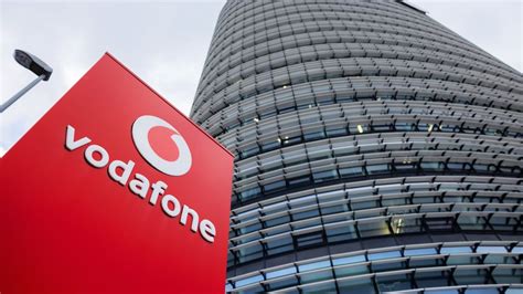 Zegona plantea un ERE para 1 198 trabajadores de Vodafone España casi