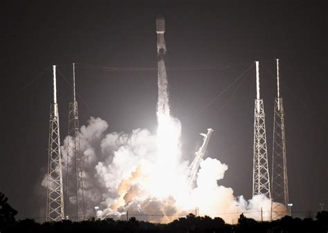 Spacex Lanciati Altri Satelliti Starlink Per Linternet Globale