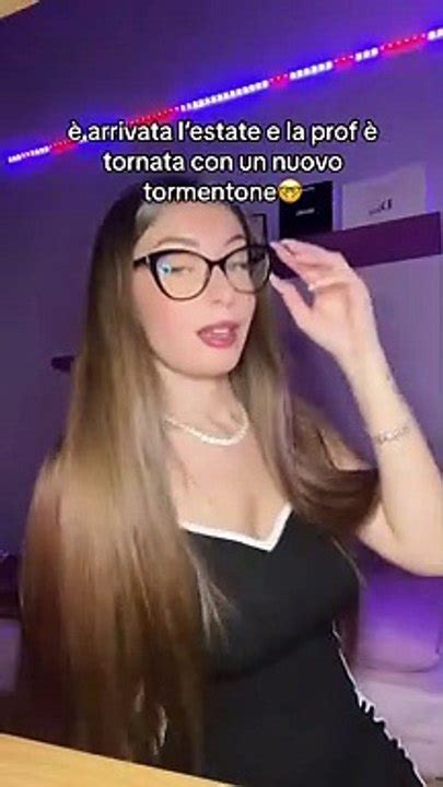 Elisa Esposito Maestra Del Corsivo Su TikTok Video Dailymotion