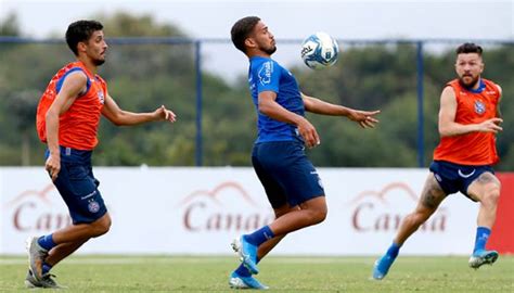 Elenco do Bahia trabalha parte física técnica e tática nesta quarta