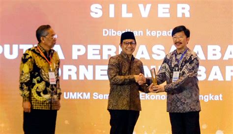 Smartfren Raih CSR PDB Awards 2024 Dari Kemendesa PDTT