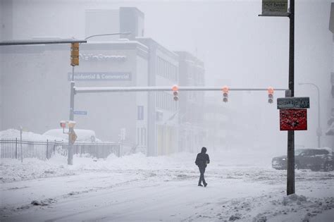 Buffalo Snowstorm Paralyzes Parts Of Western And Northern New York Photos The Morning Call