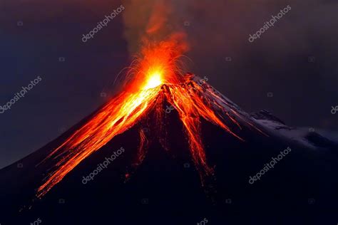 Tungurahua Volcano eruption — Stock Photo © pxhidalgo #10967675