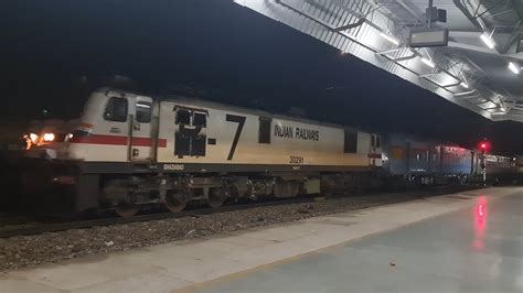 First Lhb Run Of Jammu Tawi Duronto Express Skipping Pathankot