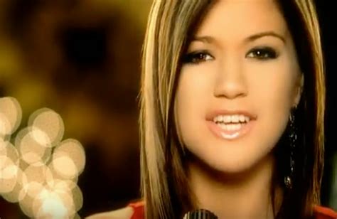 Throwback Thursday - Kelly Clarkson 'A Moment Like This' (2002)