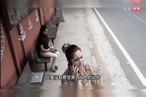 印度监控拍下的一幕，女人转身接电话，却发生了出乎意料的一幕