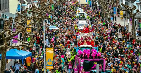 Karneval Monheim Alle Wollen Den Rosenmontagszug Sehen