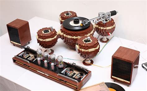 This Beautiful LEGO Turntable Rocks the Blocks