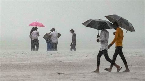 West Bengal Weather চোখ রাঙাচ্ছে ঘূর্ণাবর্ত একনজরে উত্তর ও দক্ষিণবঙ্গের জেলাগুলির আবহাওয়া