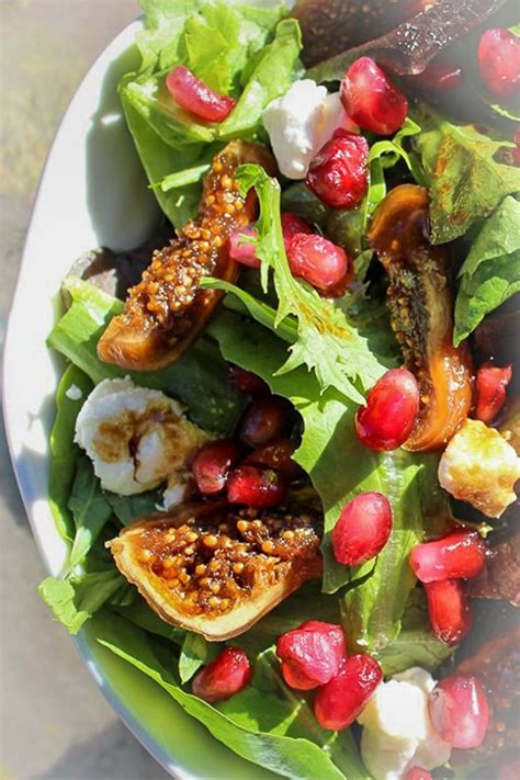 This Pretty Fig Salad With Pomegranates Balsamic Dressing Is A