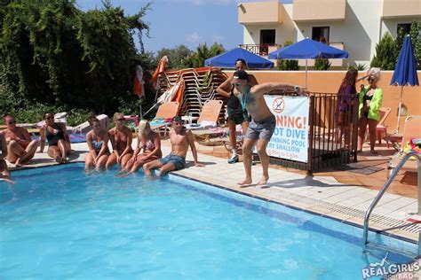 Wild College Students Get Naked At A Pool Party Porn Pictures XXX