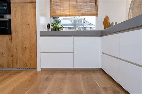 Moderne Keuken Hpl Ultra Mat Wit Met Composiet Werkblad Sturris Bouw