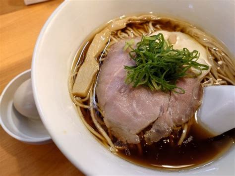 『醤油らぁ麺800円＋味玉無料クーポン』らぁ麺 はやし田 池袋店のレビュー ラーメンデータベース